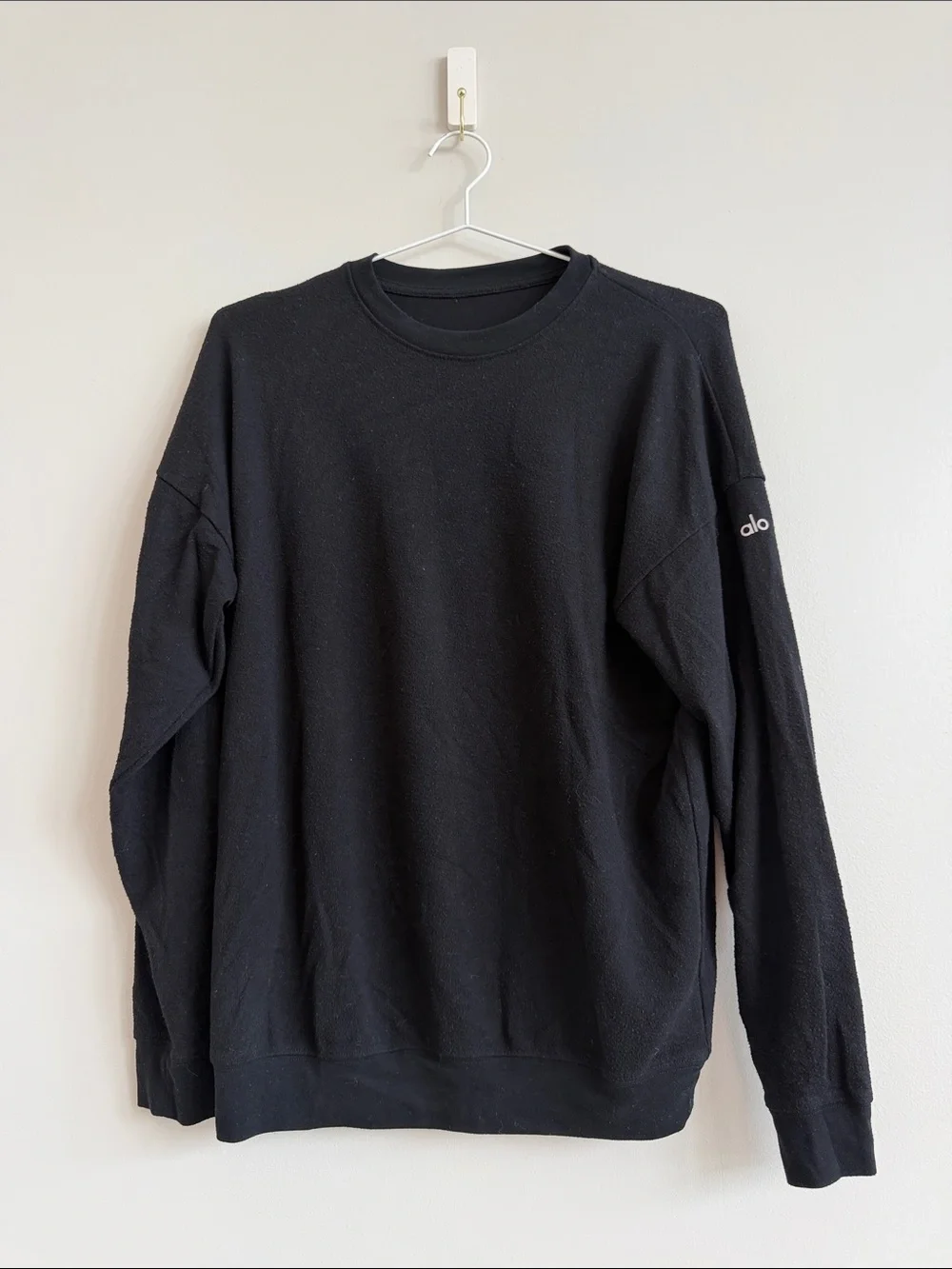 ALO Yoga Women’s Black Crewneck Pullover Thin Sweatshirt